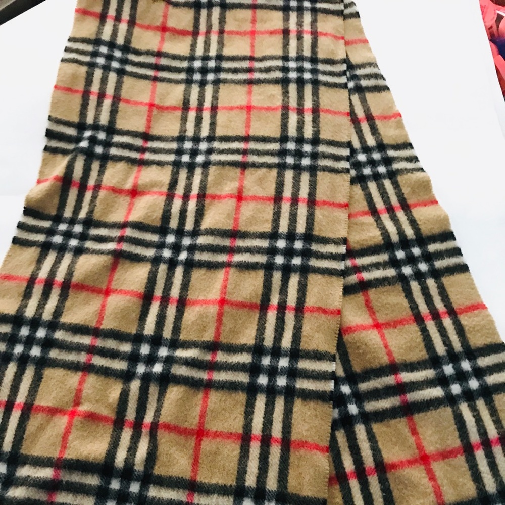 Burberry’s Of London 100% Cashmere Scarf
